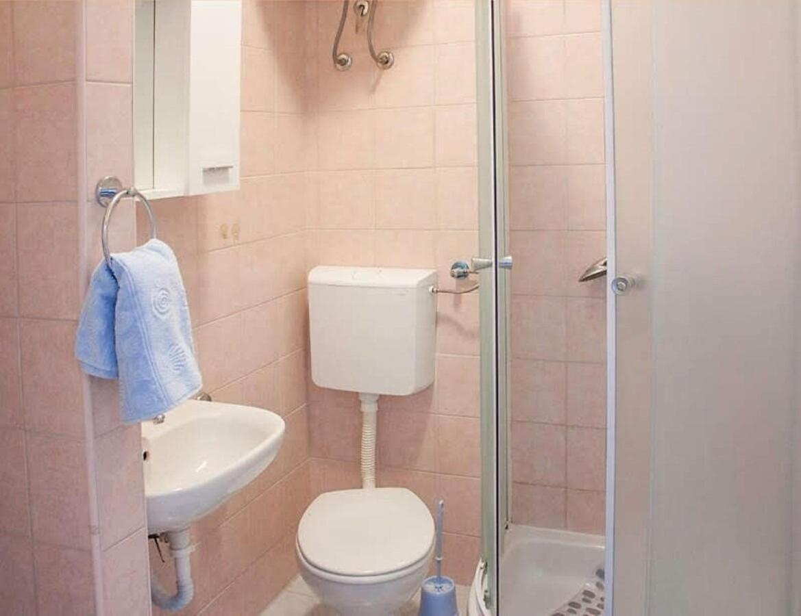 Apartment Ante Apartment *